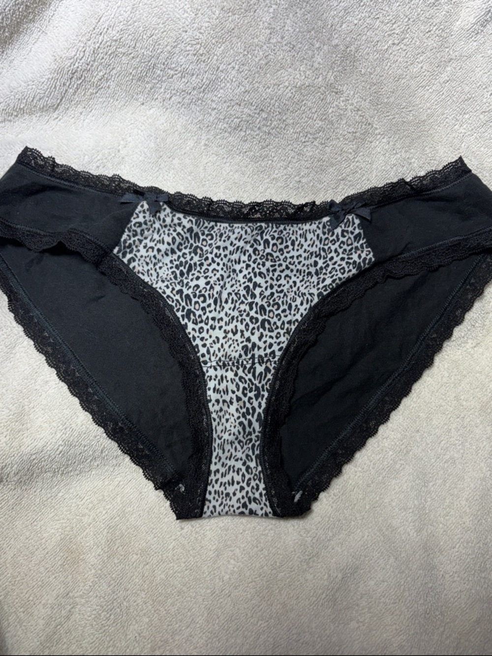Victoria’s Secret Black & Gray Leopard Lace-Trim Low-Rise Hipster Panty 2015